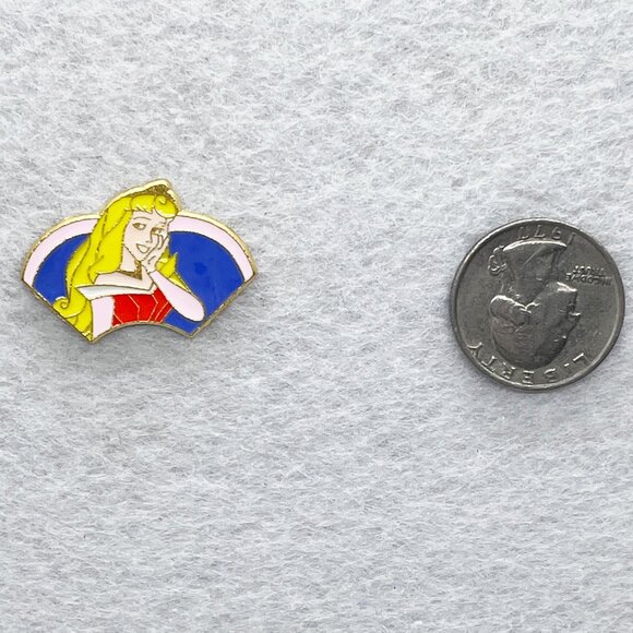 🔮 5/$25 Disney Sleeping Beauty Princess Aurora Pin - Picture 2 of 2